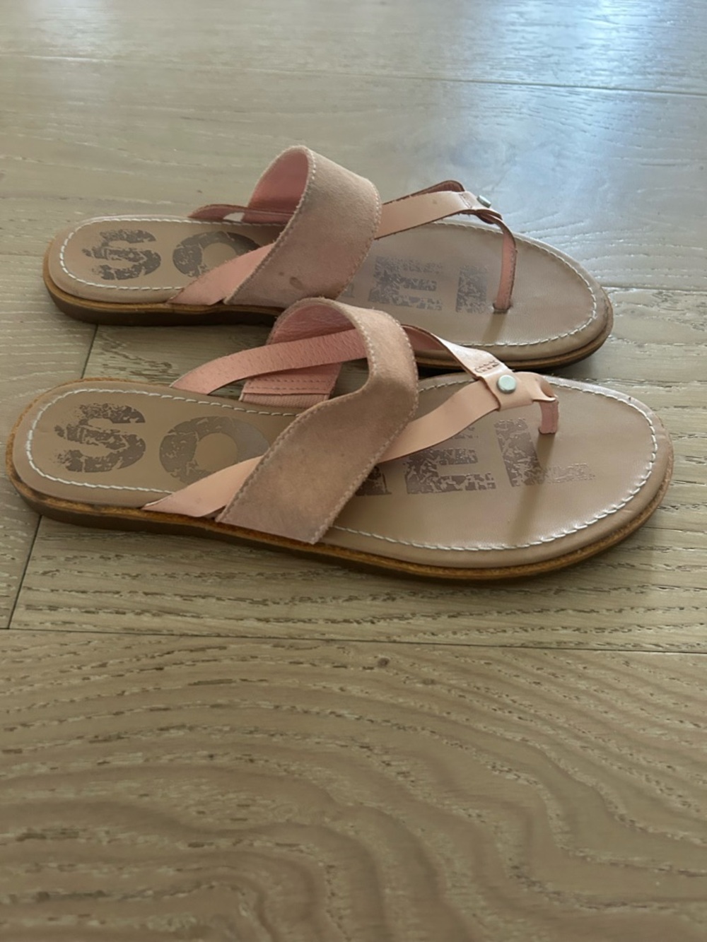 Sorel Women's Light Coral Leather Thong Sandals - Picture 2 of 6